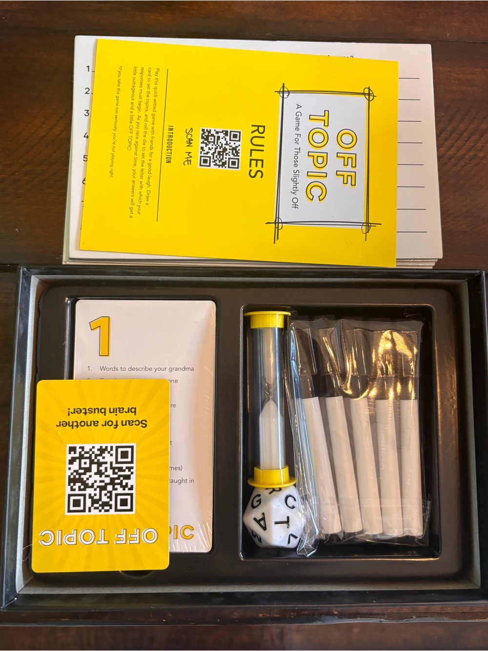 Off Topic Party Game - Yellow - Picture 2 of 2